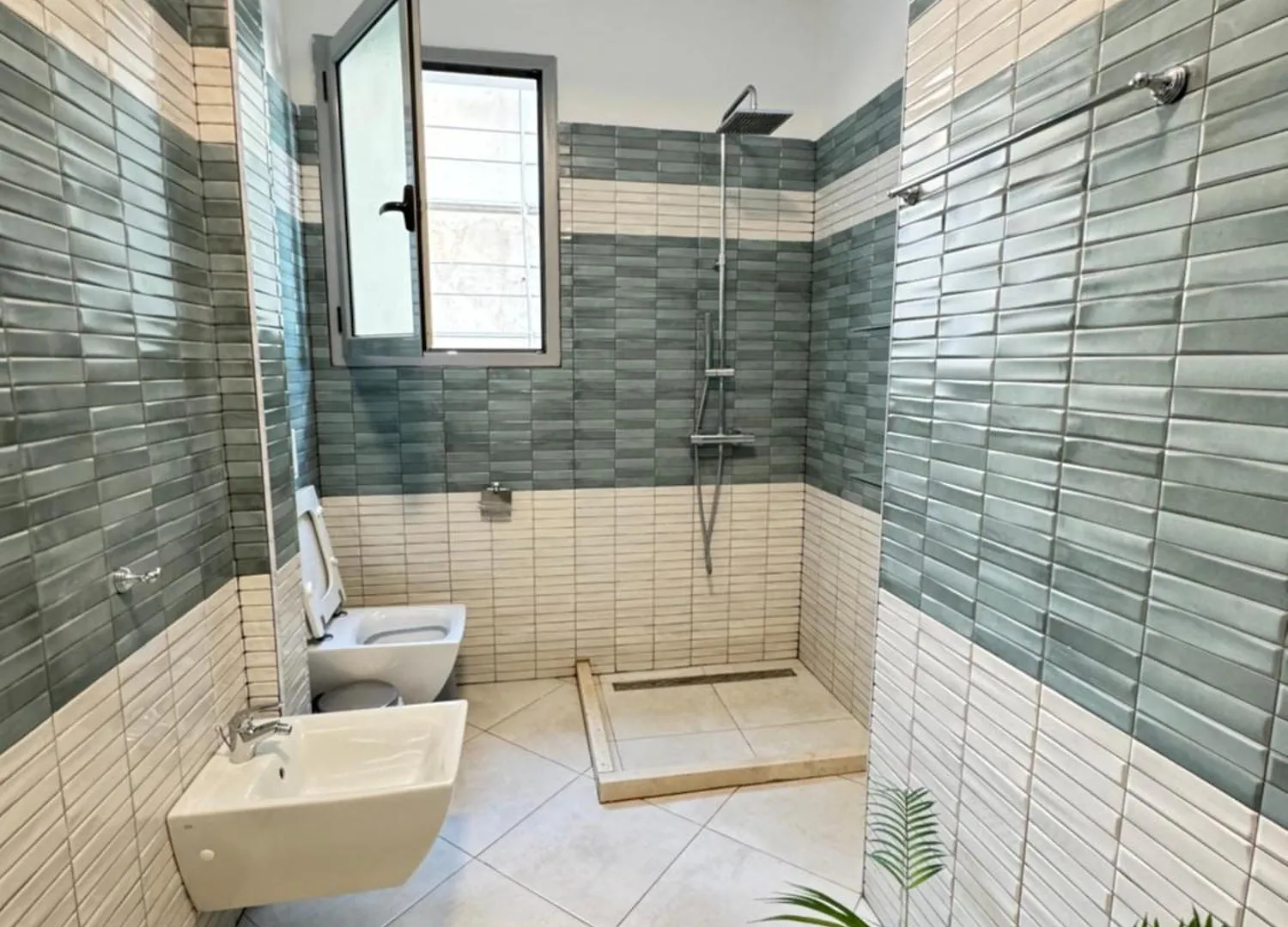 Vlora Centre Spacious Lions Gate 5 0*, Wlora